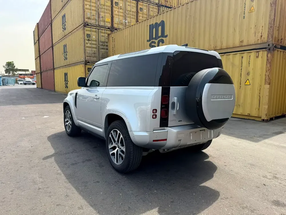 2023 Defender 90 3.0T P400 - Image 8