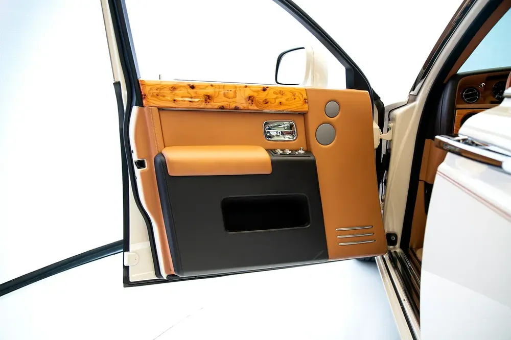 PHANTOM | SUNROOF | PEARL WHITE/TAN | WARRANTY AVAILABLE - Image 6