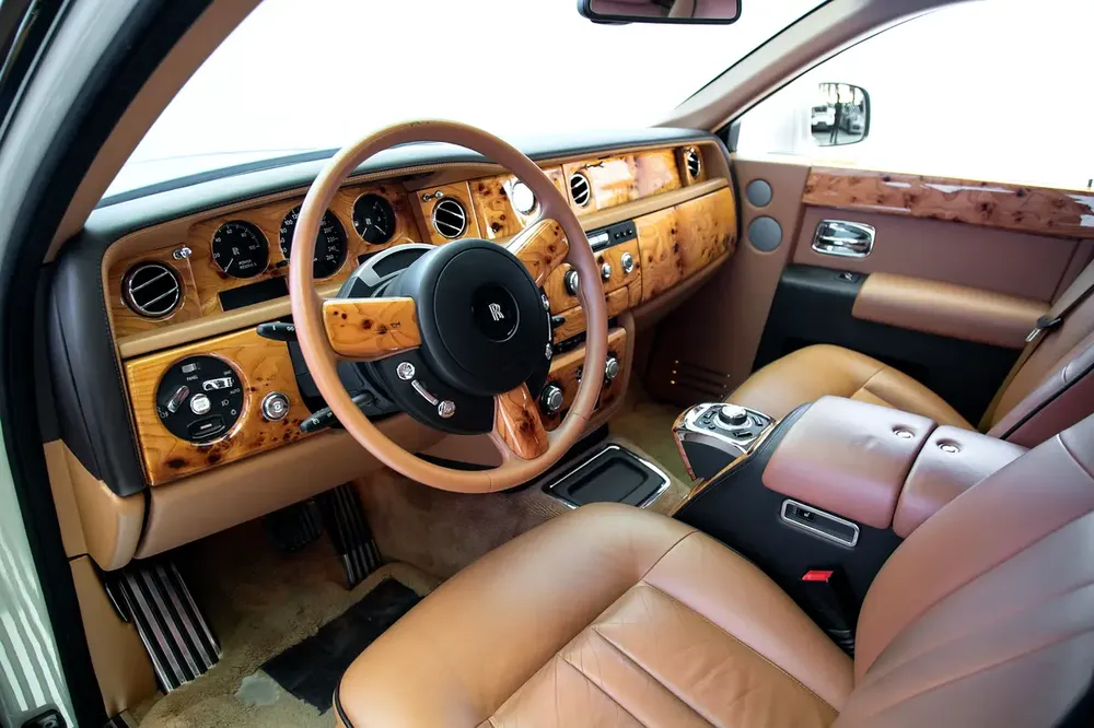 PHANTOM | SUNROOF | PEARL WHITE/TAN | WARRANTY AVAILABLE - Image 7