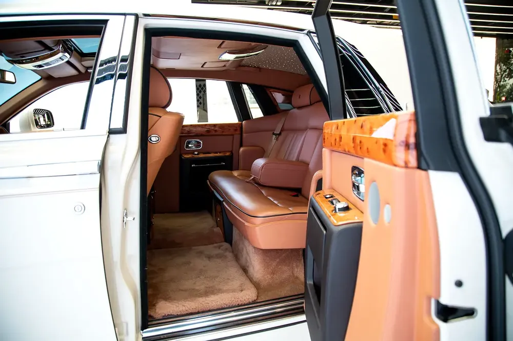 PHANTOM | SUNROOF | PEARL WHITE/TAN | WARRANTY AVAILABLE - Image 9
