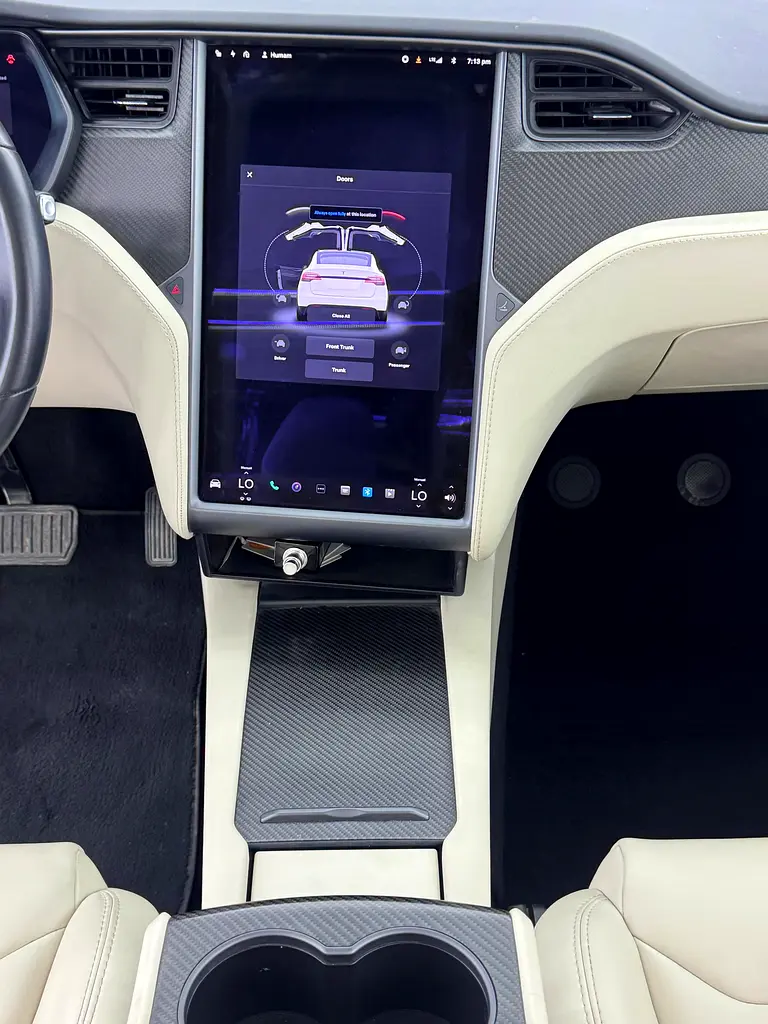 2018 Tesla Model X 75D, Full Service History, Carbon Fiber Package, Falcon Wing, GCC - Image 10