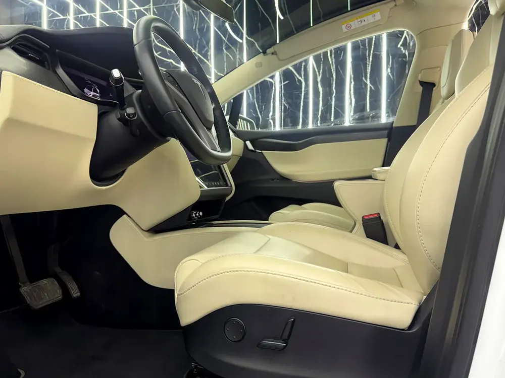 2018 Tesla Model X 75D, Full Service History, Carbon Fiber Package, Falcon Wing, GCC - Image 11