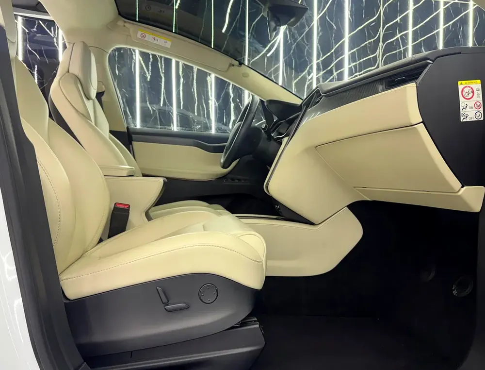 2018 Tesla Model X 75D, Full Service History, Carbon Fiber Package, Falcon Wing, GCC - Image 12