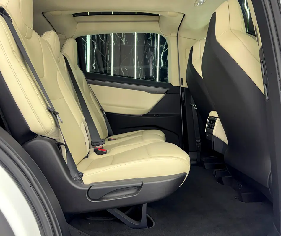 2018 Tesla Model X 75D, Full Service History, Carbon Fiber Package, Falcon Wing, GCC - Image 14