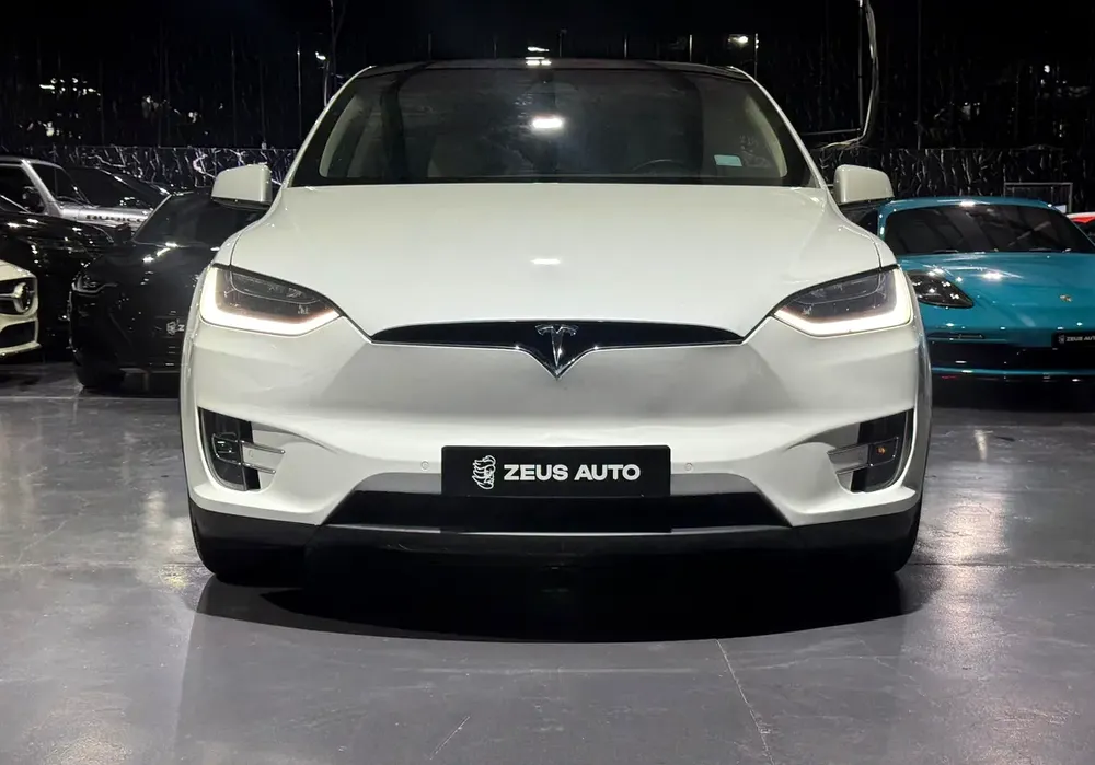 2018 Tesla Model X 75D, Full Service History, Carbon Fiber Package, Falcon Wing, GCC - Image 5