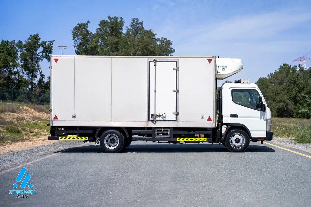 2021 Mitsubishi Canter Long Chassis | Freezer Box (Thermo King T560) | GCC Specs - Image 4