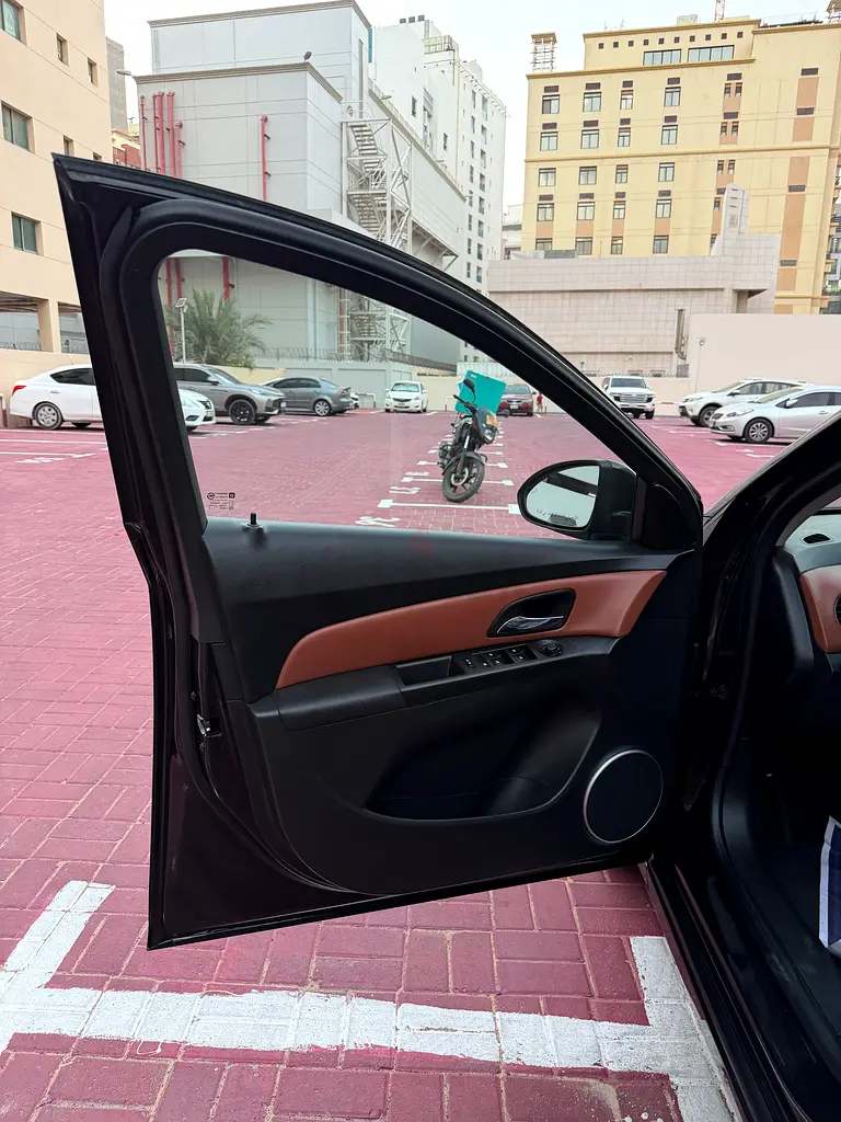 2016 Chevrolet Cruze LT GCC Specs - Excellent Condition - Image 12