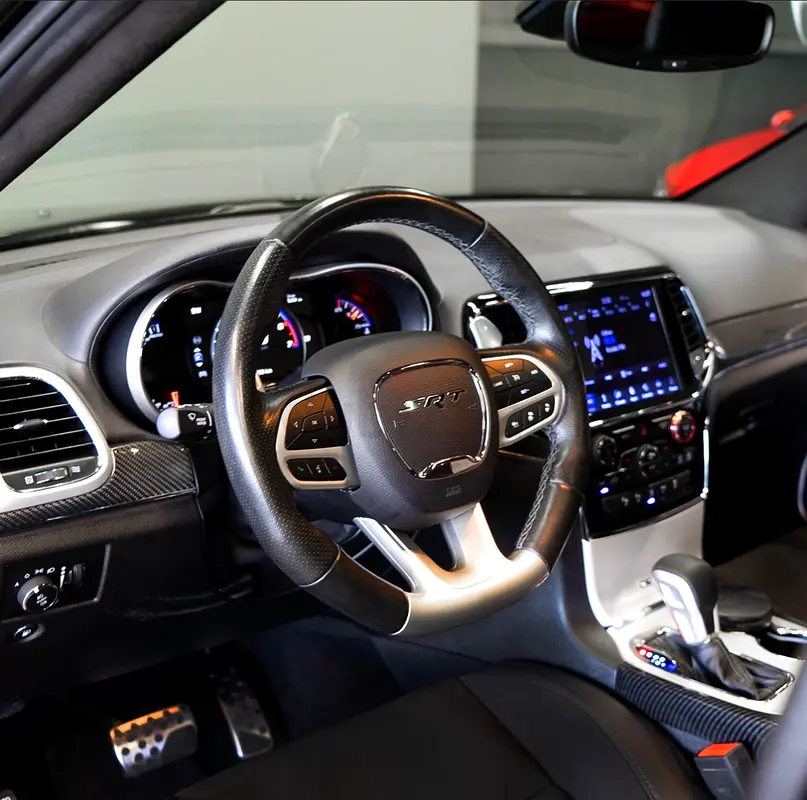 Jeep Grand Cherokee SRT - 6.4 HEMI V8 - Image 6