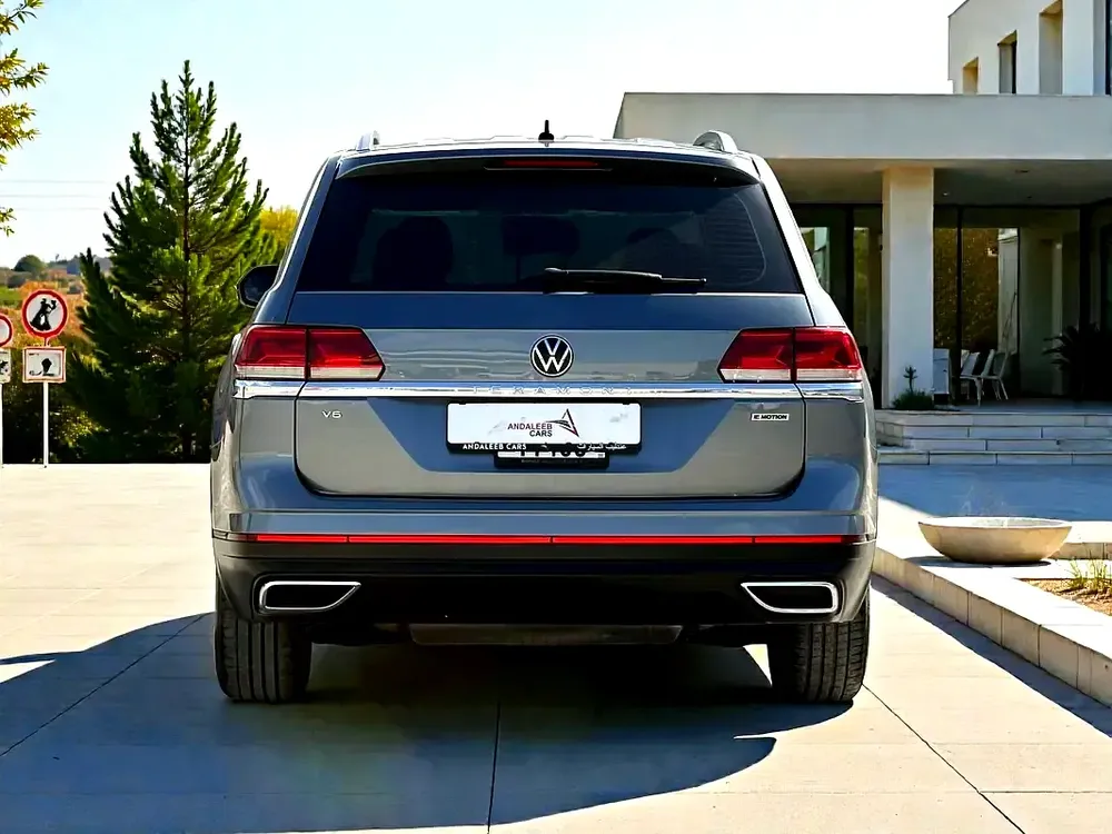 AED 1,040 P.M | 0% DOWN PAYMENT | VW TERAMONT 3.6L V6 | 2022 - Image 4