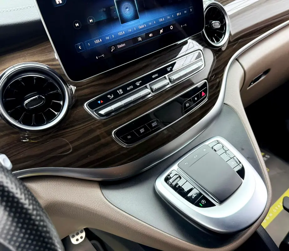 2023 Mercedes Benz V250 Premium, Warranty, 8 Seater, Fully Loaded, Excellent Condition, GCC - Image 13