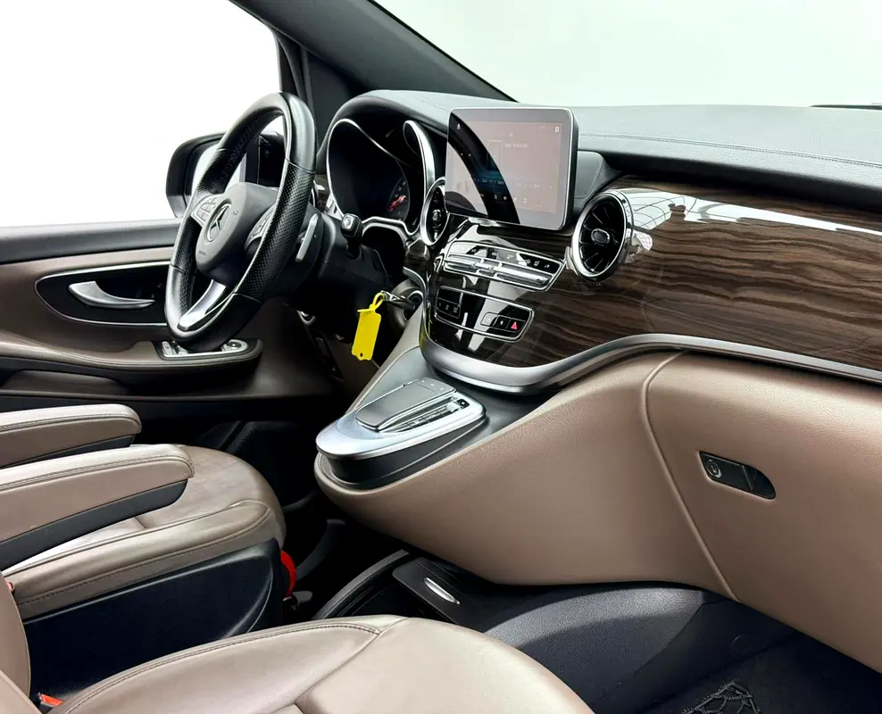2023 Mercedes Benz V250 Premium, Warranty, 8 Seater, Fully Loaded, Excellent Condition, GCC - Image 7