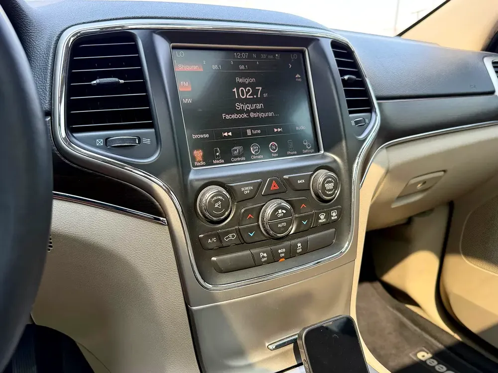 Jeep Grand Cherokee Limited 2014 GCC Specs - Pristine Condition - Image 12