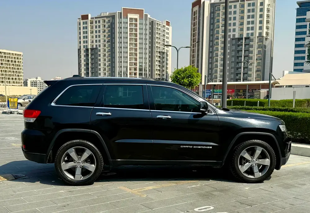 Jeep Grand Cherokee Limited 2014 GCC Specs - Pristine Condition - Image 7