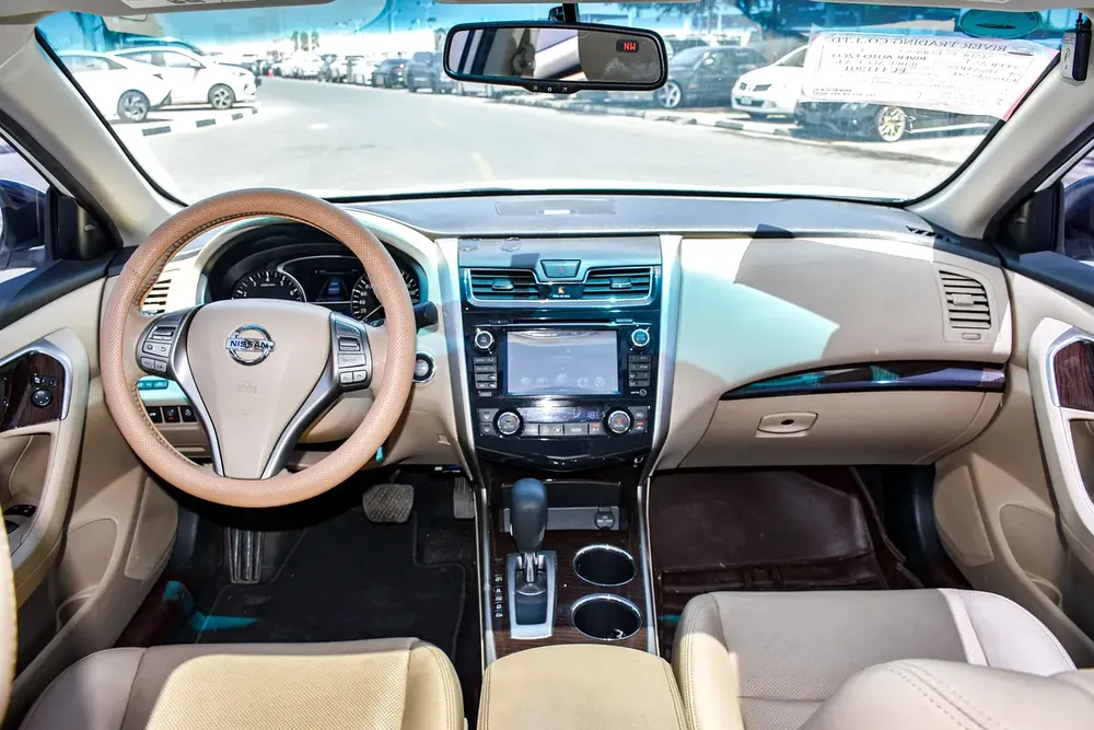 Well Maintained Nissan Altima 2015 SL - Korean Specs - Image 10