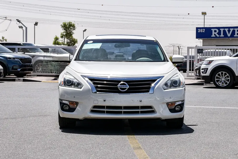 Well Maintained Nissan Altima 2015 SL - Korean Specs - Image 4