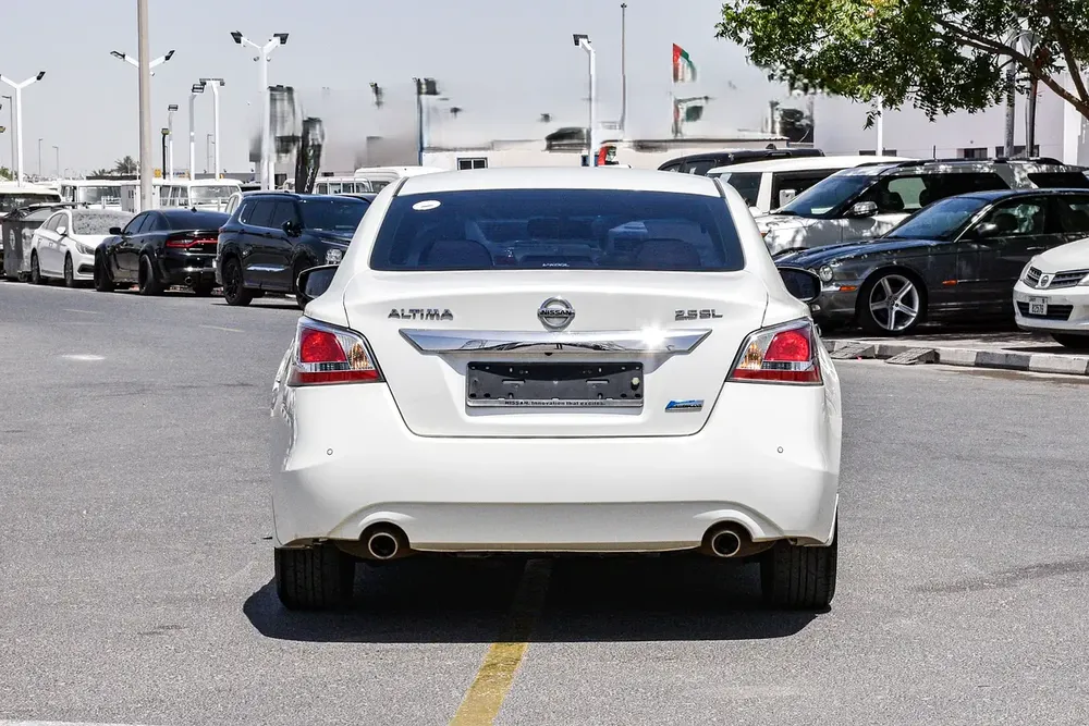 Well Maintained Nissan Altima 2015 SL - Korean Specs - Image 5