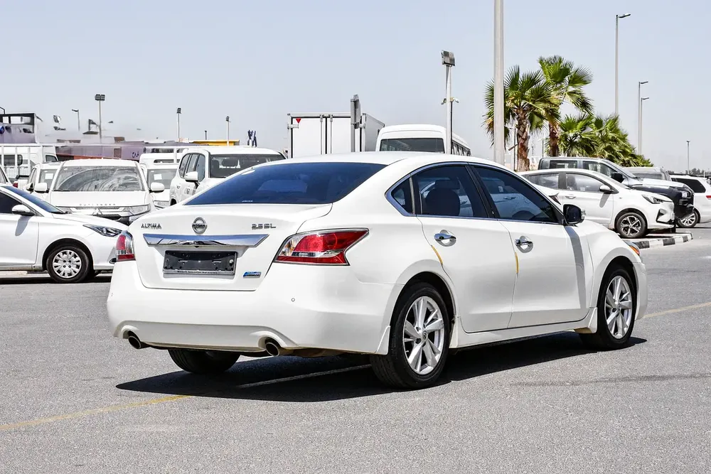 Well Maintained Nissan Altima 2015 SL - Korean Specs - Image 6