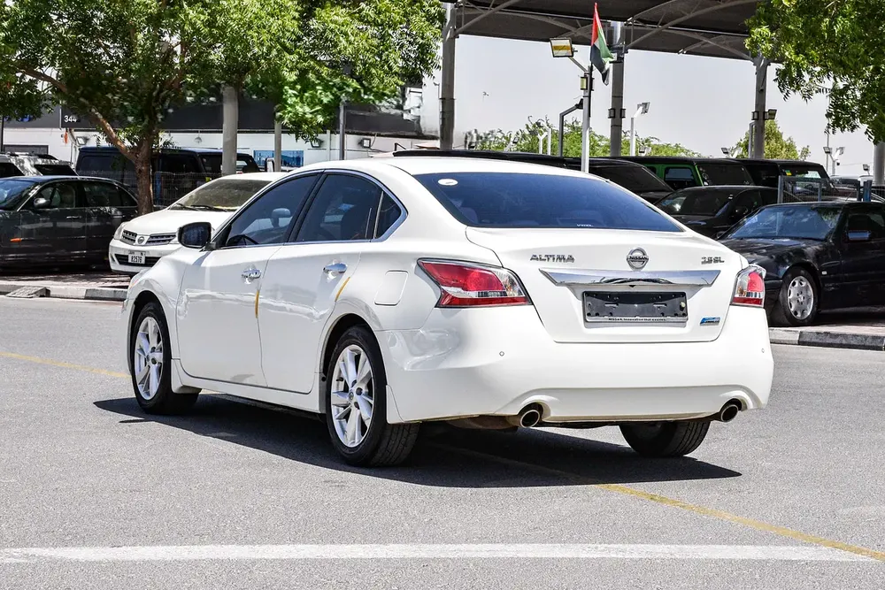 Well Maintained Nissan Altima 2015 SL - Korean Specs - Image 7