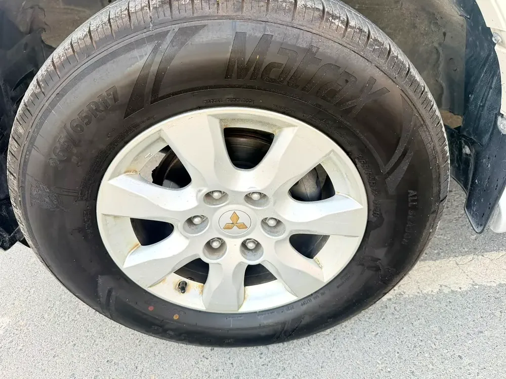 Mitsubishi Pajero GLS MID 2019 - GCC Specs - Excellent Condition - Image 10