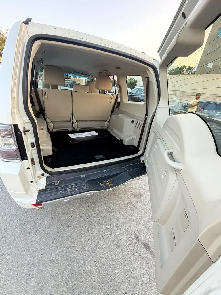 Mitsubishi Pajero GLS MID 2019 - GCC Specs - Excellent Condition - Image 11