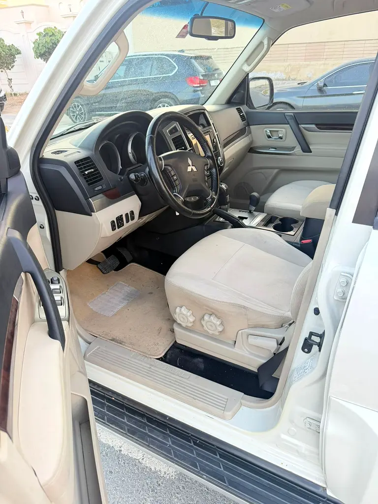 Mitsubishi Pajero GLS MID 2019 - GCC Specs - Excellent Condition - Image 14