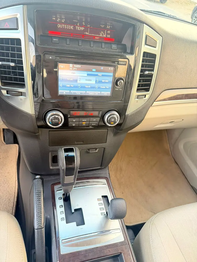 Mitsubishi Pajero GLS MID 2019 - GCC Specs - Excellent Condition - Image 15