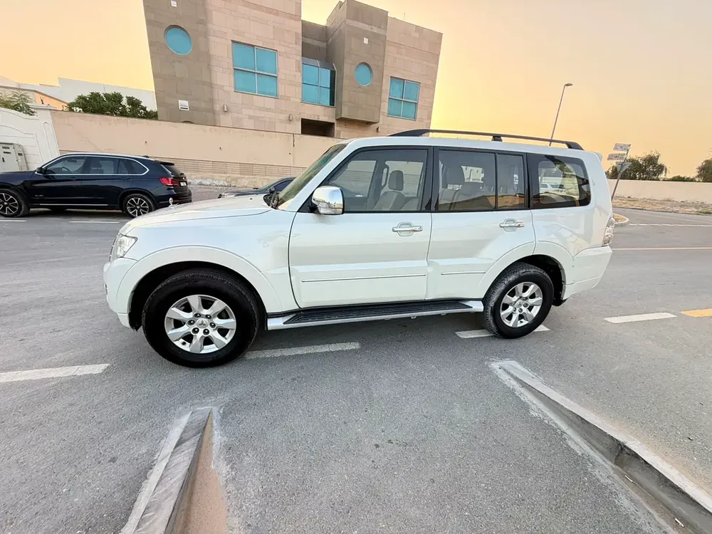 Mitsubishi Pajero GLS MID 2019 - GCC Specs - Excellent Condition - Image 6