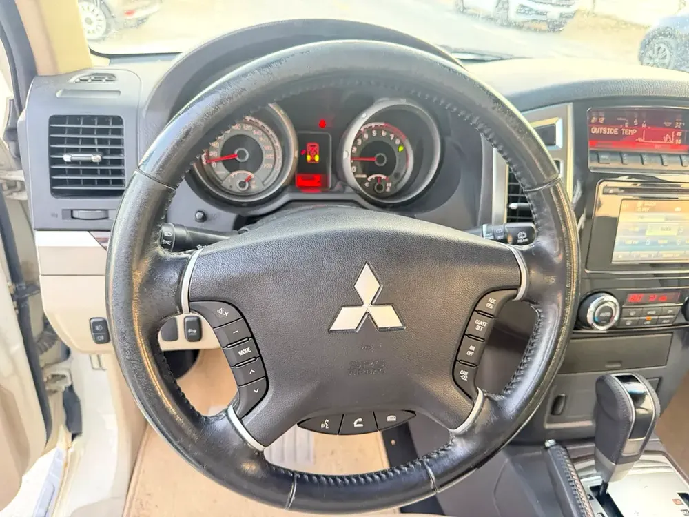 Mitsubishi Pajero GLS MID 2019 - GCC Specs - Excellent Condition - Image 9
