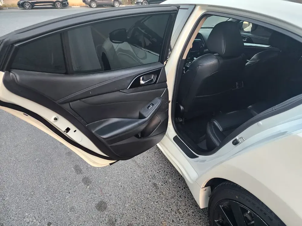 Stunning Nissan Maxima SR 2018 | GCC Specs | Low Mileage | Top Luxury Trim - Image 7