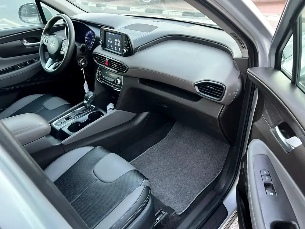 2019 Hyndai Santafe MidOption+ - 2.4L V4 - 4x4 AWD - Rear Camera - Leather Seat  5 Seats - Image 13