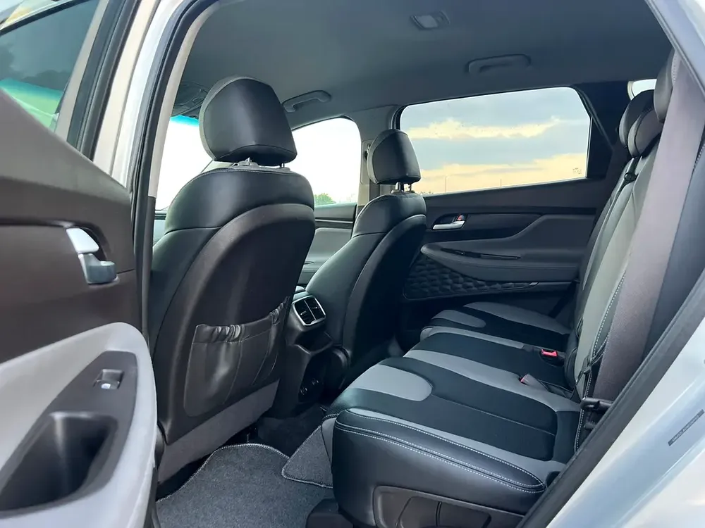 2019 Hyndai Santafe MidOption+ - 2.4L V4 - 4x4 AWD - Rear Camera - Leather Seat  5 Seats - Image 15