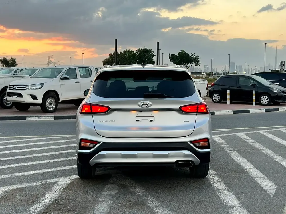 2019 Hyndai Santafe MidOption+ - 2.4L V4 - 4x4 AWD - Rear Camera - Leather Seat  5 Seats - Image 6