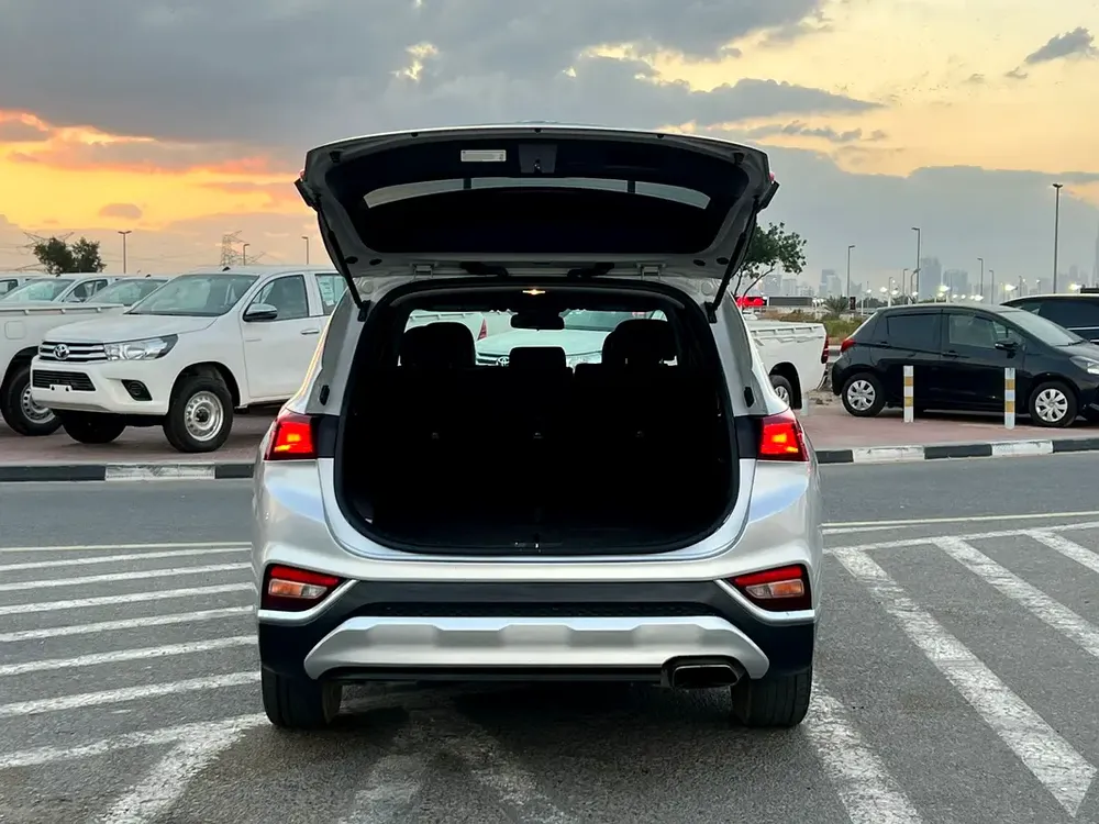 2019 Hyndai Santafe MidOption+ - 2.4L V4 - 4x4 AWD - Rear Camera - Leather Seat  5 Seats - Image 7