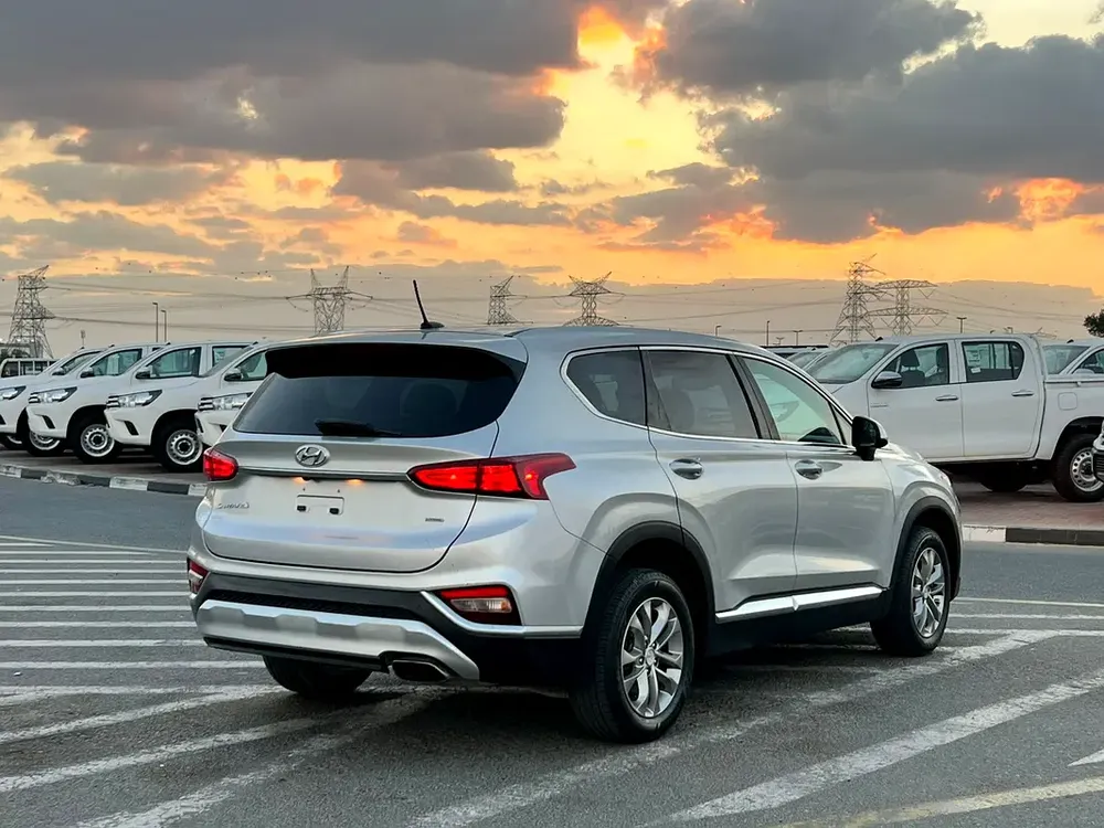 2019 Hyndai Santafe MidOption+ - 2.4L V4 - 4x4 AWD - Rear Camera - Leather Seat  5 Seats - Image 8