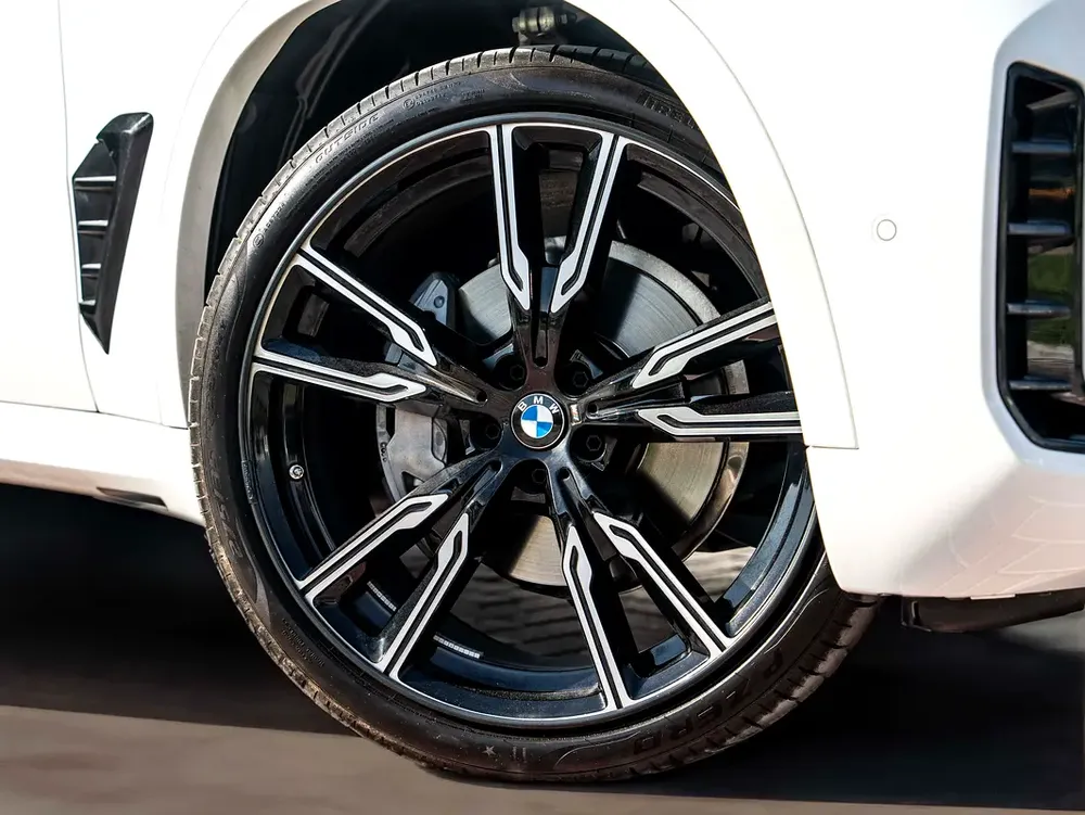 0% DOWN | ELITE GRADE X5 40i M-KIT | RAMADAN ALL-INCLUSIVE | WARRANTY | iGUARD PPF INCL - Image 5