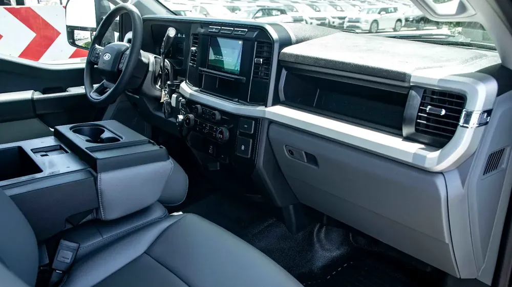 Ford F-550 XL SUPERDUTY 6.7L Power Stroke Turbo Diesel V8 | REGULAR CHASSY | 2024 - Image 17