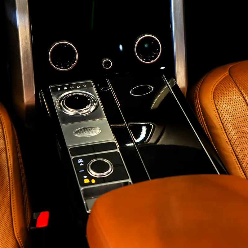 AED 3,257 pm  • 0% Downpayment • Range Rover Vogue SE P400 • 1 Year Warranty - Image 10