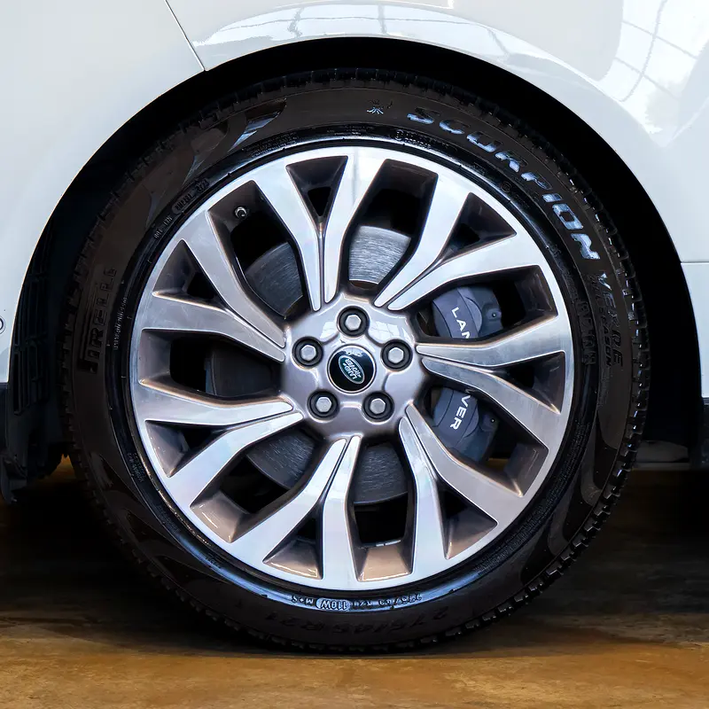 AED 3,257 pm  • 0% Downpayment • Range Rover Vogue SE P400 • 1 Year Warranty - Image 5