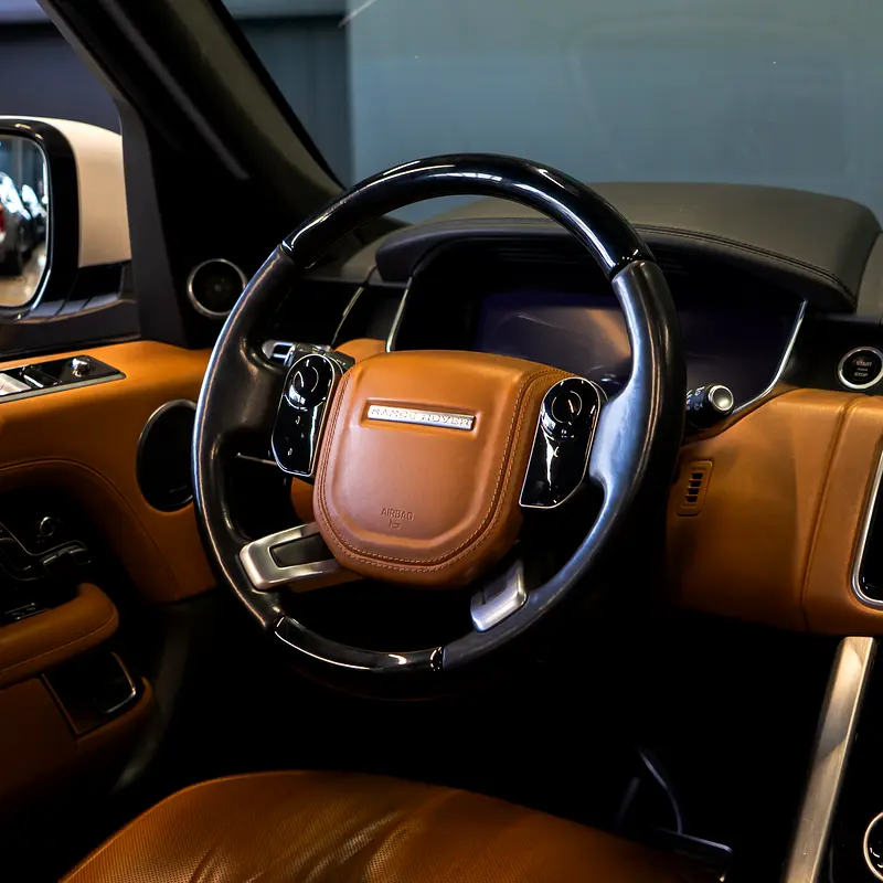 AED 3,257 pm  • 0% Downpayment • Range Rover Vogue SE P400 • 1 Year Warranty - Image 8