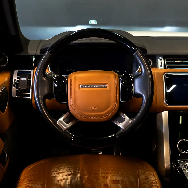 AED 3,257 pm  • 0% Downpayment • Range Rover Vogue SE P400 • 1 Year Warranty - Image 9
