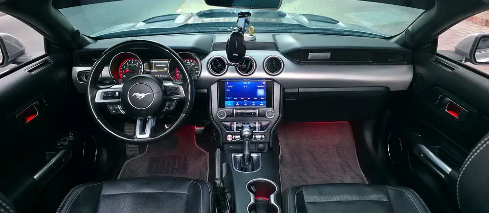 Ford Mustang EcoBoost Convertible 2023 Silver Premium Edition - Image 13