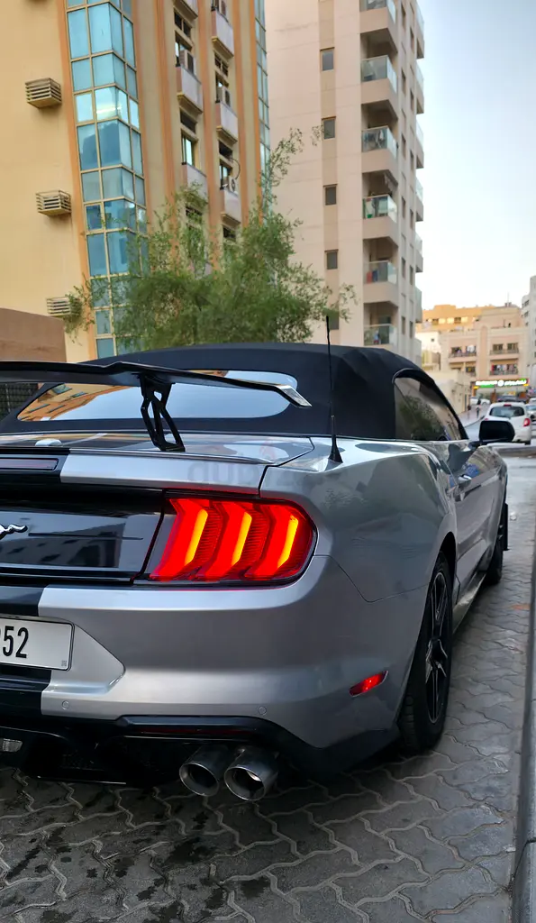 Ford Mustang EcoBoost Convertible 2023 Silver Premium Edition - Image 4