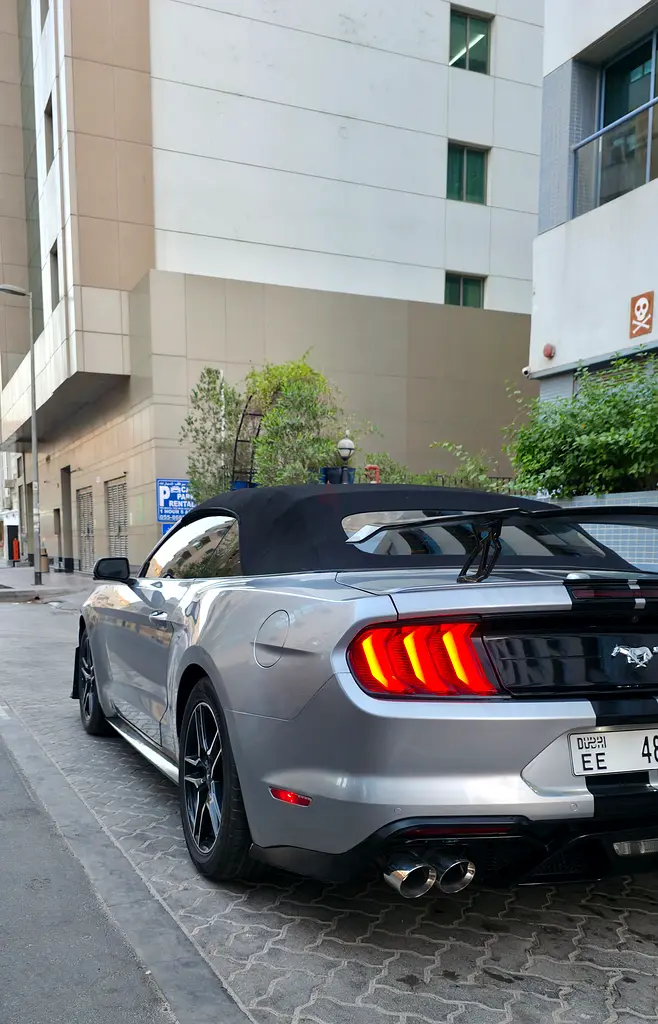 Ford Mustang EcoBoost Convertible 2023 Silver Premium Edition - Image 5