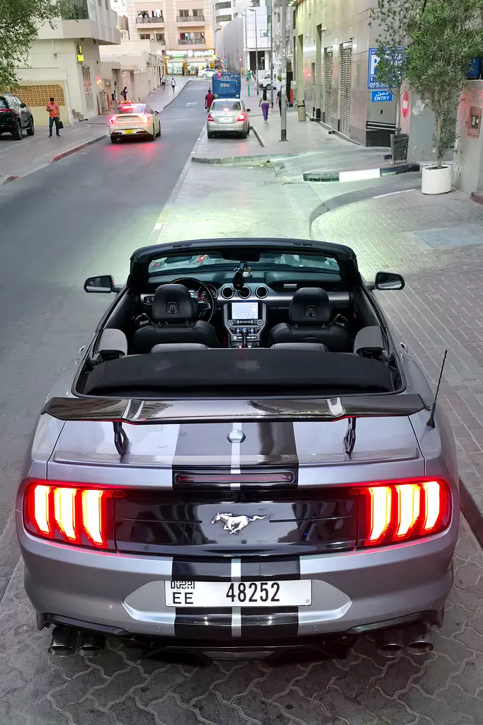 Ford Mustang EcoBoost Convertible 2023 Silver Premium Edition - Image 7