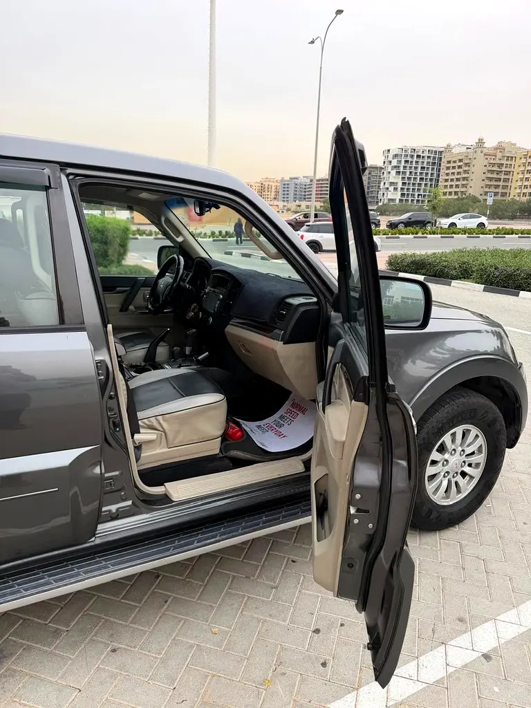 Mitsubishi Pajero 2012 GLX GCC Specs - Image 10