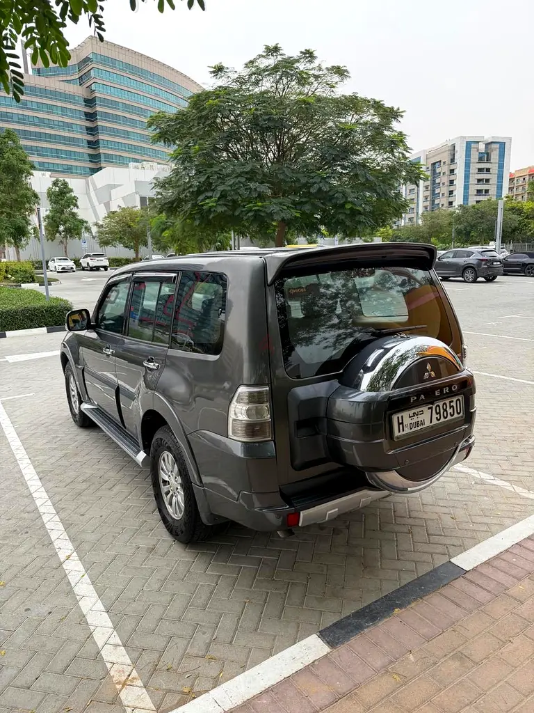 Mitsubishi Pajero 2012 GLX GCC Specs - Image 4