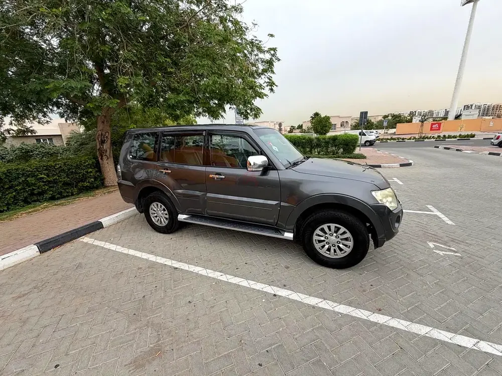 Mitsubishi Pajero 2012 GLX GCC Specs - Image 5