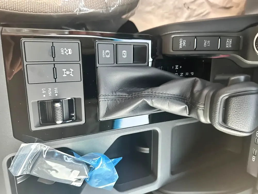 Toyota Prado TXL basic  2025 GCC Specs - Brand New - Image 10