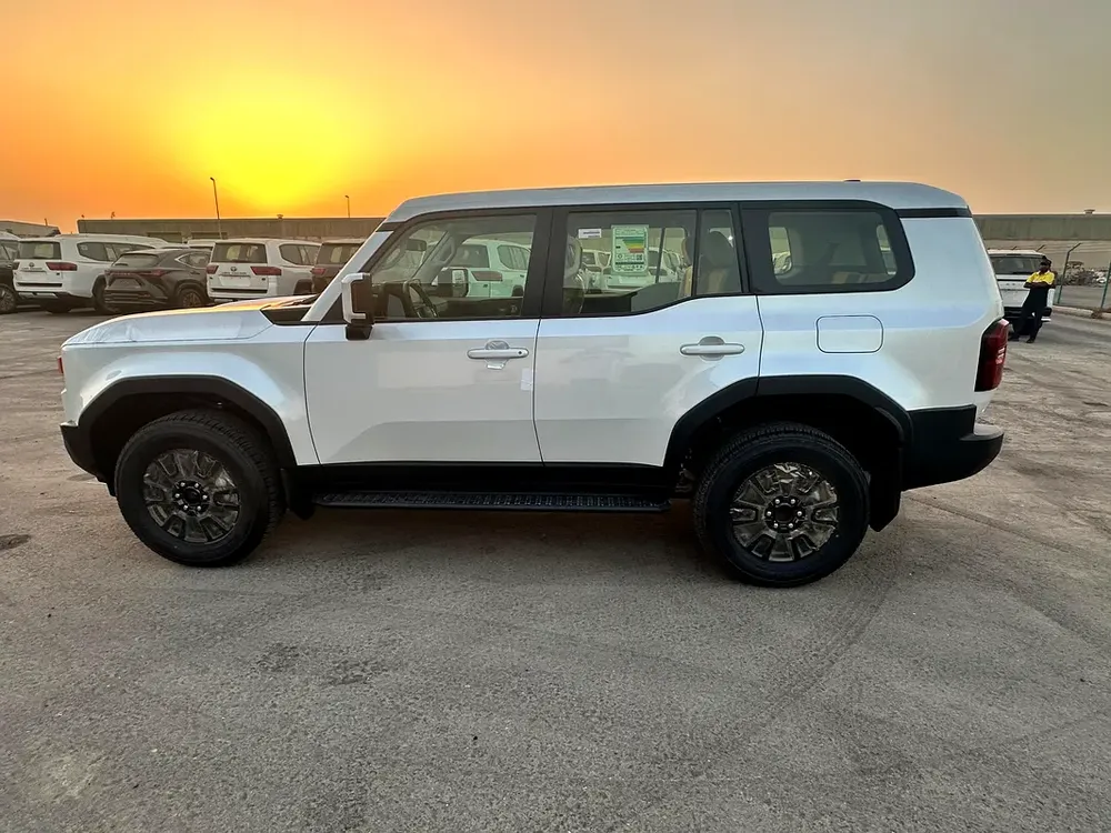 Toyota Prado TXL basic  2025 GCC Specs - Brand New - Image 7