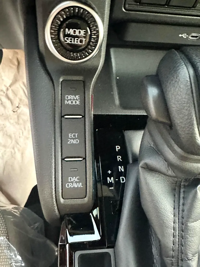 Toyota Prado TXL basic  2025 GCC Specs - Brand New - Image 8